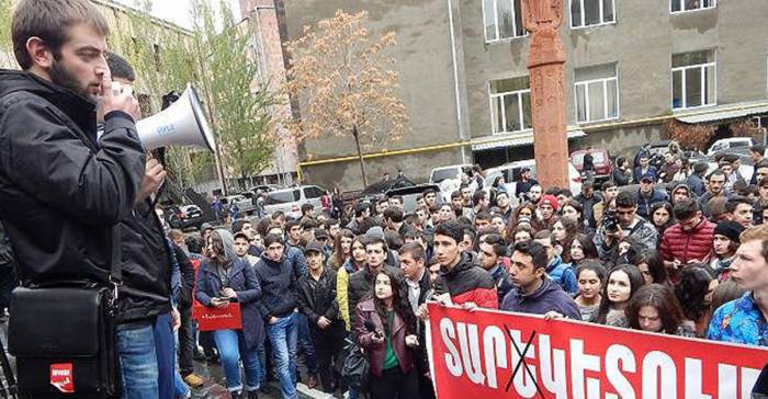В Армении студенты возобновили голодовку