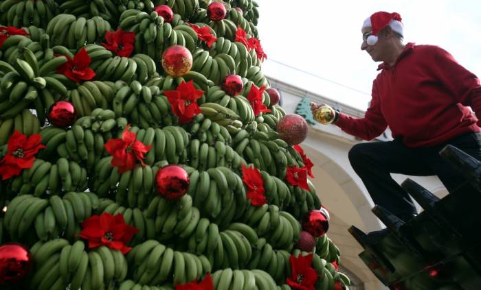 В Ливане устроили рождественскую елку из бананов