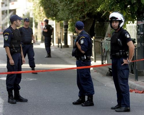 У входа в суд в Афинах взорвали бомбу