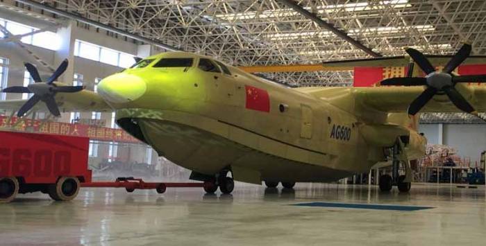 Крупнейший в мире китайский самолет-амфибия осуществил первый полет