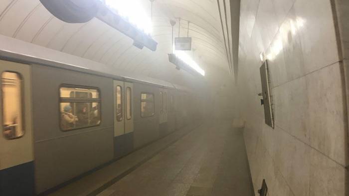 В Петербурге закрыты две станции метро
