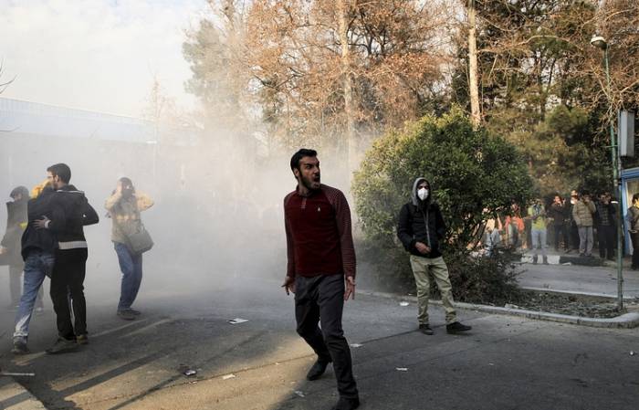 Десять человек погибли во время беспорядков в Иране 