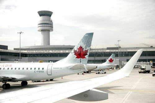 В аэропорту в Торонто столкнулись два самолета