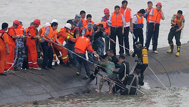У побережья Китая пропали 32 человека