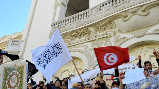 В Тунисе произошли столкновения между протестующими и полицией