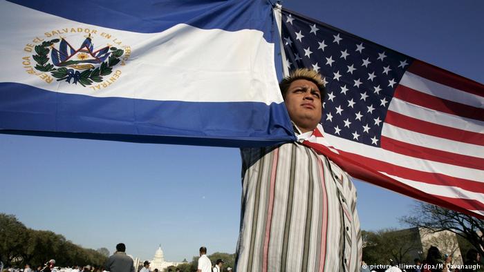 США объявили об окончании миграционной программы для сальвадорцев