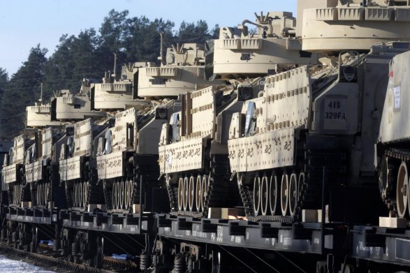 США отправляют в Европу танковую бригаду