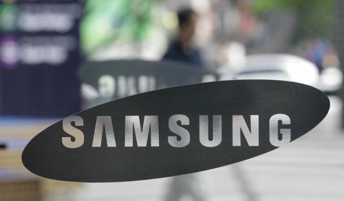 Samsung рассекретил гнущийся смартфон