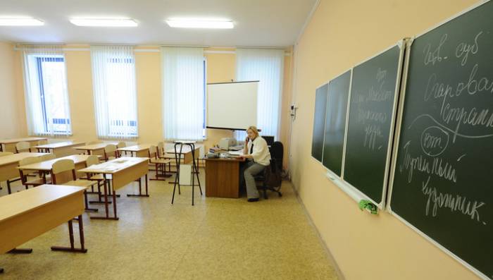В Азербайджане вырастут зарплаты учителей и других работников школ