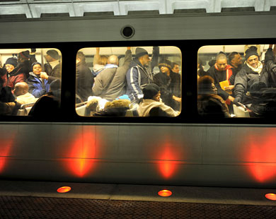 В вашингтонском метро сошел с рельсов поезд с 60 пассажирами