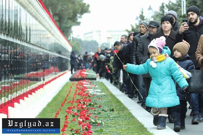 В Азербайджане поминают жертв трагедии 20 Января - ФОТОССЕСИЯ