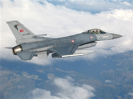 ВВС Турции впервые нанесли удар по сирийскому городу Мунбич