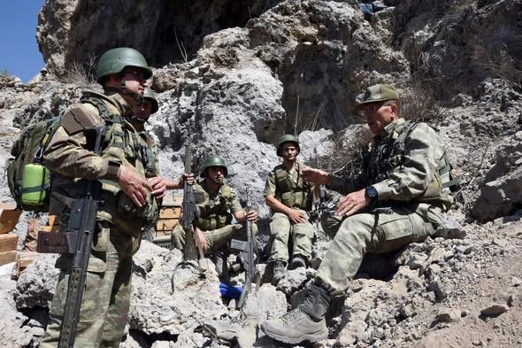 В ходе операции в Сирии погибли трое и ранены 30 турецких военнослужащих