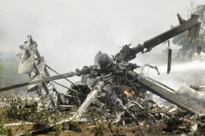 Военный вертолет упал на жилой район в Японии