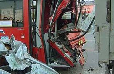 Столкновение автобуса и грузовика в Китае: погибло 6 человек