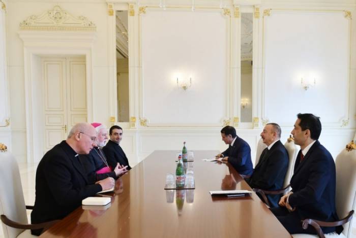 Президент Азербайджана принял делегацию Святого Престола
