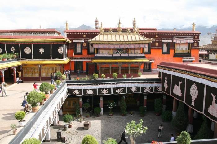 Пожар в знаменитом монастыре в Тибете потушен - ОБНОВЛЕНО
