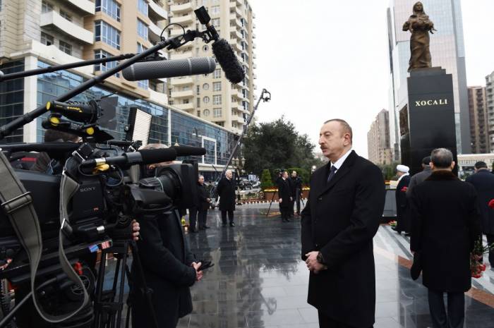 Ильхам Алиев: Азербайджан должен стать сильнее для того, чтобы Ходжалинская трагедия никогда не повторилась - ФОТО