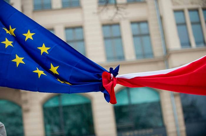 Европарламент проголосовал за санкции против Польши