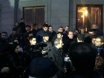 Пашинян потребовал у начальника полиции справку о гражданстве Армена Саркисяна