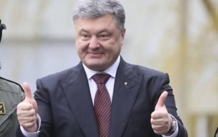 Порошенко поздравил украинцев с строками из Пушкина и Лермонтова Порошенко поздравил украинцев с строками из Пушкина и Лермонтова