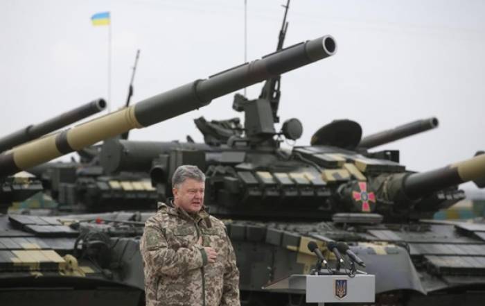 Порошенко отправил в Донбасс танки 