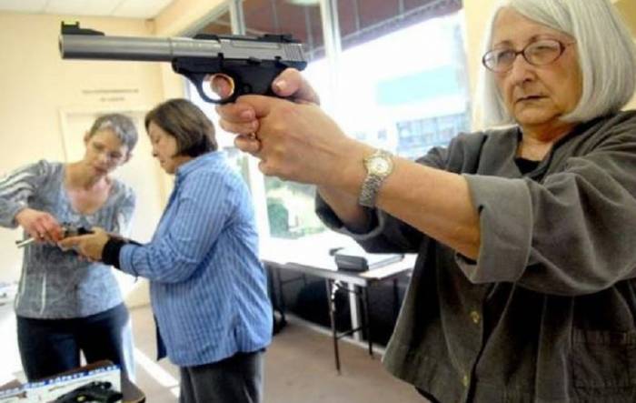 Американских учителей подготовят  к стрельбе из оружия