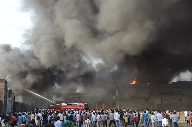 На химическом заводе в Индии произошел крупный пожар