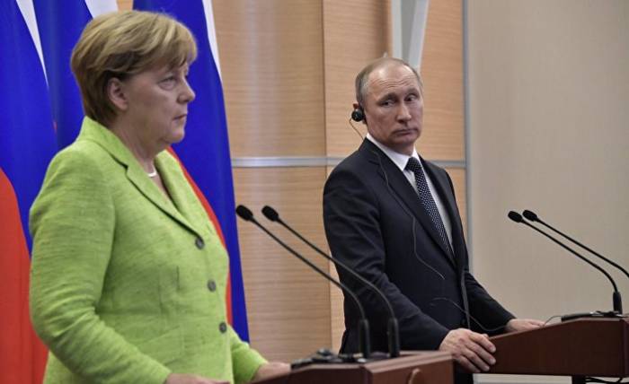 Путин рассказал, что периодически получает в подарок от Меркель пиво 
