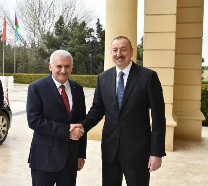 Ильхам Алиев встретился с премьер-министром Турции - ФОТО