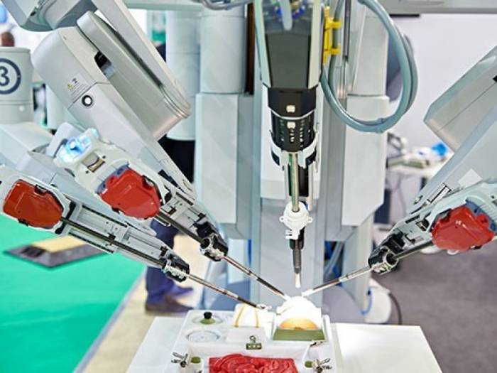 400 роботов-хирургов появятся в России к 2020 году