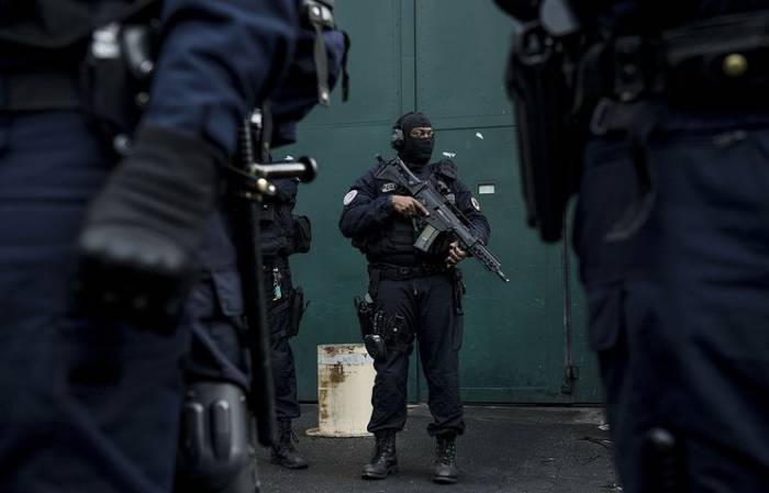 При захвате заложников членом «ИГ» во Франции погибли два человека