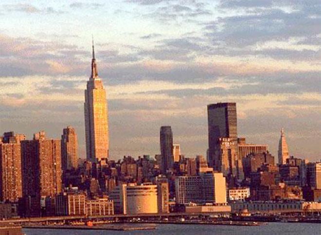 В Нью-Йорке в "Час Земли" погасли огни на небоскребе Эмпайр-стейт-билдинг