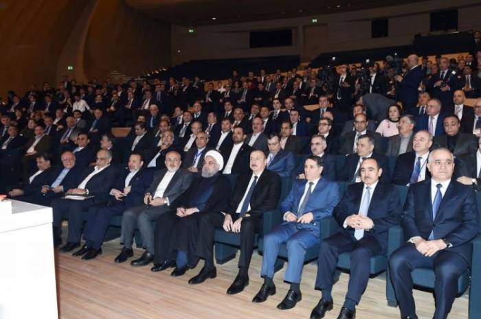 В Баку с участием президентов проходит бизнес-форум Азербайджан-Иран - ФОТО