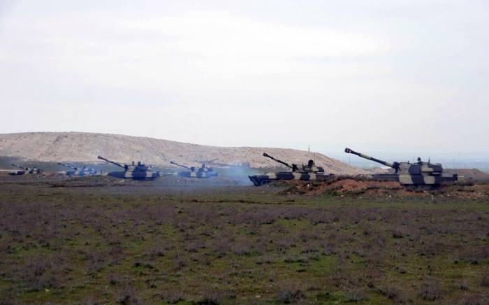 В Азербайджане проводят учения с боевыми стрельбами - ВИДЕО