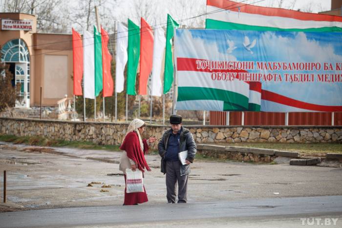 Таджичкам рекомендуют не носить хиджаб и галоши

