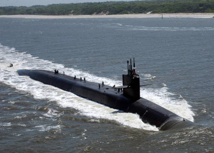 США приняли на вооружение новую атомную подлодку класса Virginia