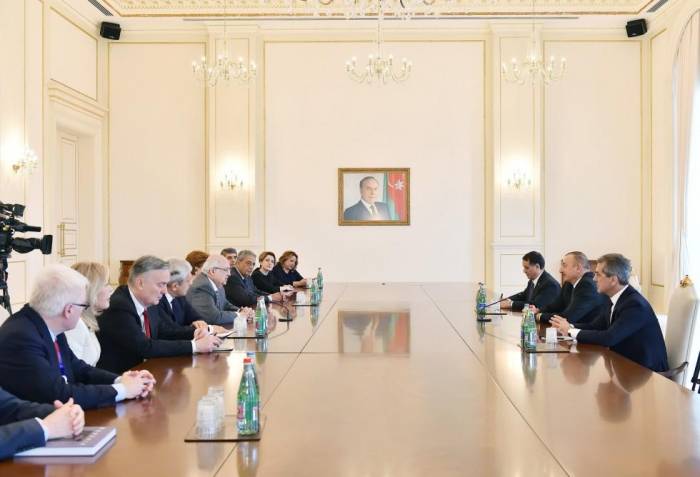 Ильхам Алиев принял сопредседателей и членов правления центра Низами Гянджеви - ОБНОВЛЕНО 