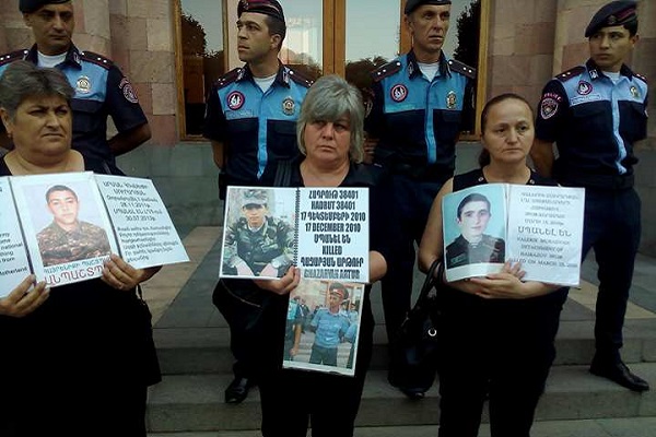 Армянская солдатская мать: «Власти не интересуются семьями погибших в апреле 2016-го военных»
