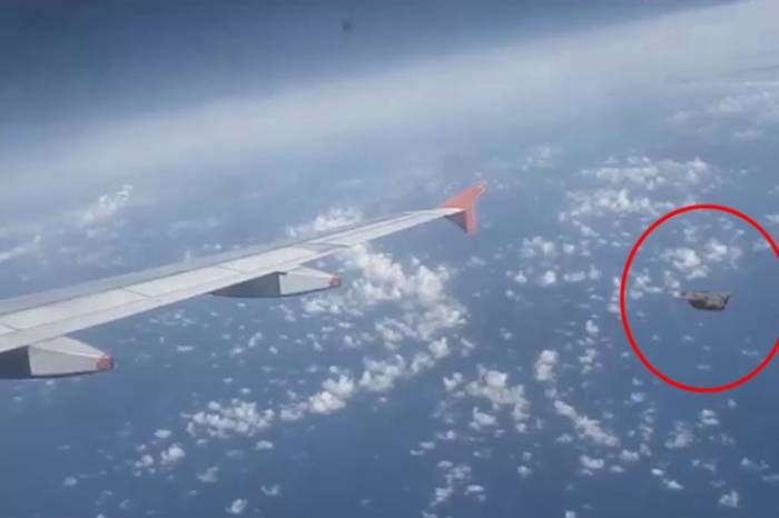 Пассажиры сняли НЛО, которое преследовало самолёт в небе над Турцией - ВИДЕО 
