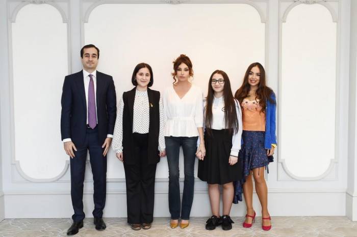 Мехрибан Алиева встретилась с юными изобретателями - ФОТО