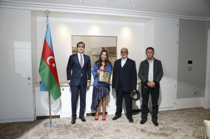 Вице-президент Фонда Гейдара Алиева Лейла Алиева почтила память азербайджанского бойца, погибшего 76 лет назад - ФОТО