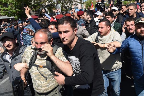 Пашинян призвал всех прийти в центр Еревана - ПРЯМАЯ ТРАНСЛЯЦИЯ
