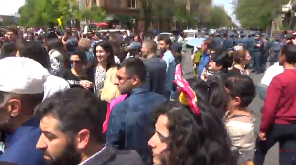 Участники шествия возвращаются в центр Еревана- ОБНОВЛЕНО