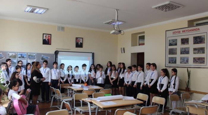 В бакинской школе прошел урок, посвященный 1115-летию российского города Псков
