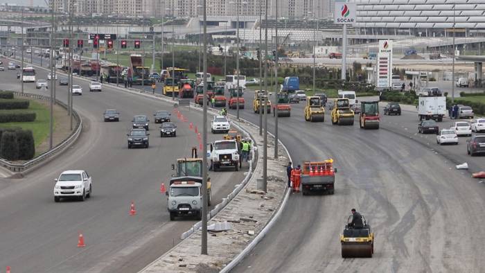 В Баку ограничивается транспортное движение - ПОДРОБНО
