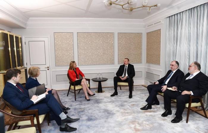 Ильхам Алиев встретился с госминистром Великобритании - ФОТО 