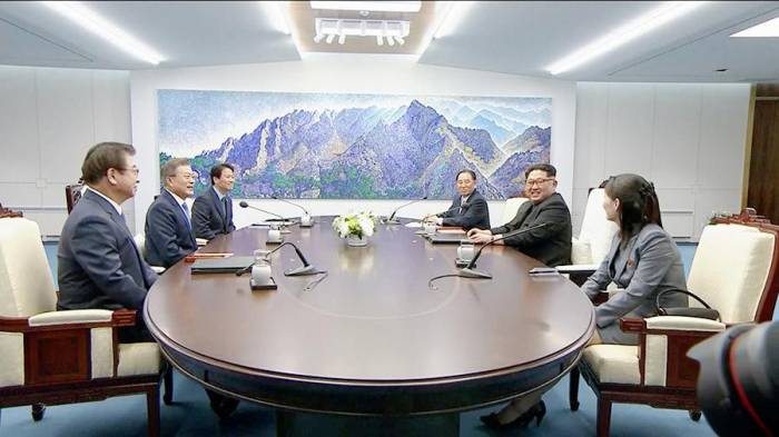 Завершился первый раунд переговоров между главами КНДР и Южной Кореи - ВИДЕО 
