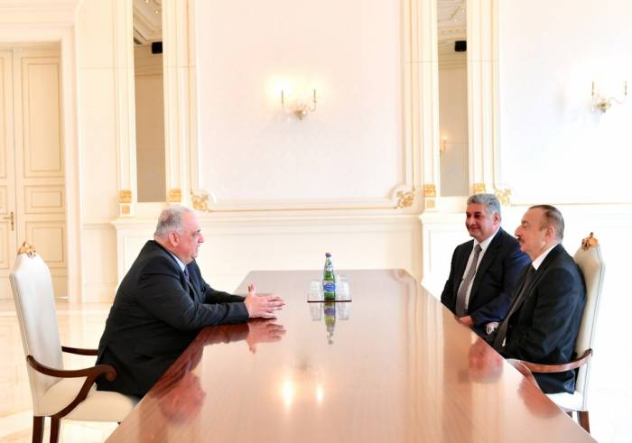 Ильхам Алиев принял президента Объединенного мира борьбы - ФОТО