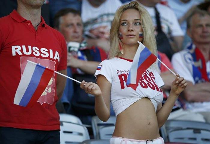 Российские девушки могут быть использованы для соблазнения футболистов 